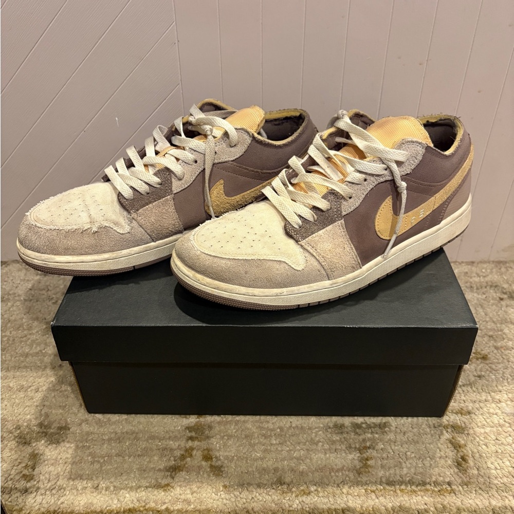 Men’s Nike shoes